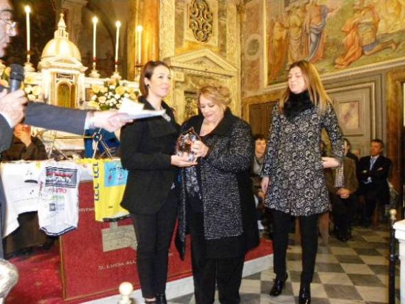 22.11.2015 -. Maria Bruni consegna Premio Coraggio e Avanti "Donne" a Marta Bastianelli (Foto Nastasi)